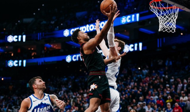 世界杯客户端更新下载-乔治替身是他？72万锋线背靠背轰42+17 赛场舞蹈引爆费城球馆